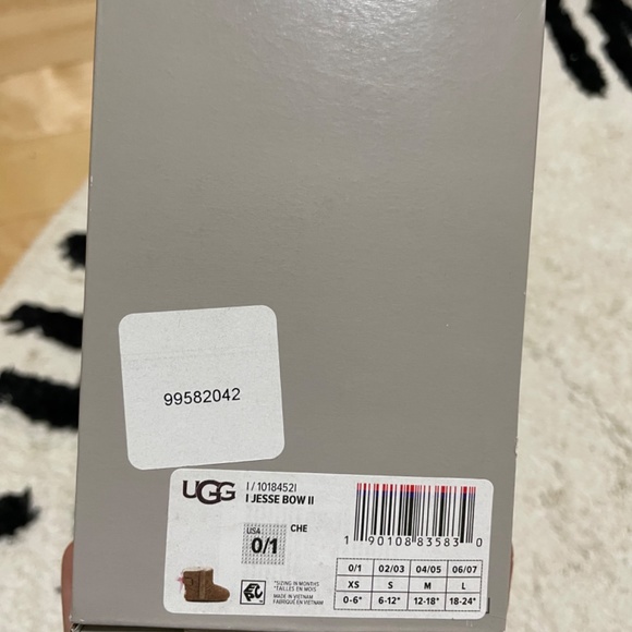 Baby girl UGGS size 0/1 Jesse bow II - Picture 4 of 5